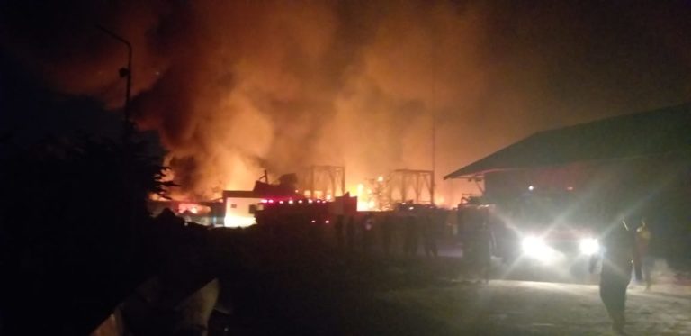 omen kebakaran pabrik semen 2