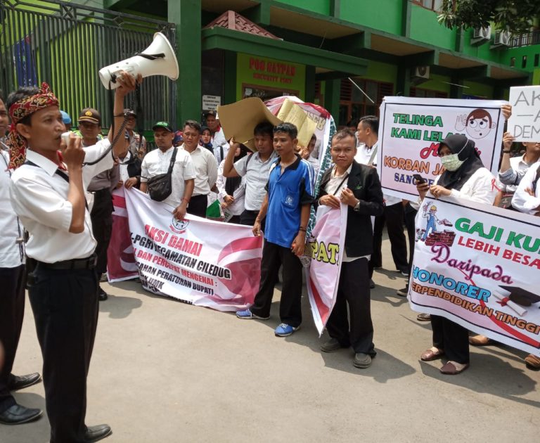 Demo-Guru-Honorer-Sumber-Noli 2