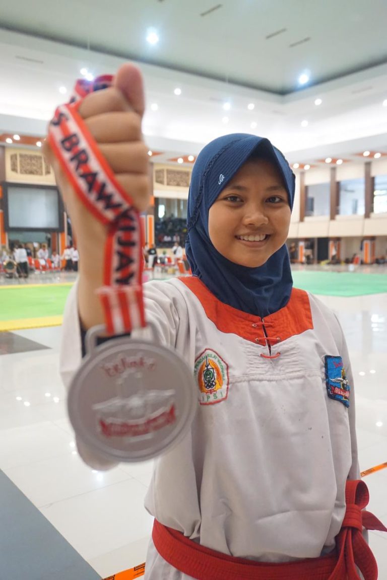 Fatma-Ayu-Trinanda-juara-2-medali-Perak-Brawijaya 2