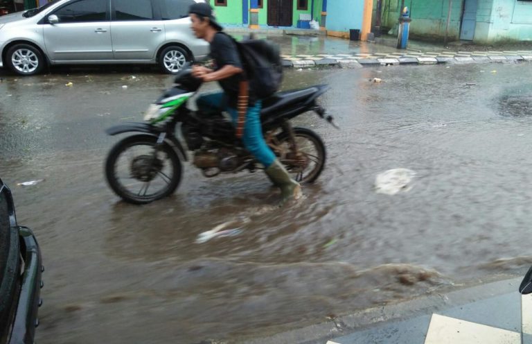 Jalan Gunung Helmi