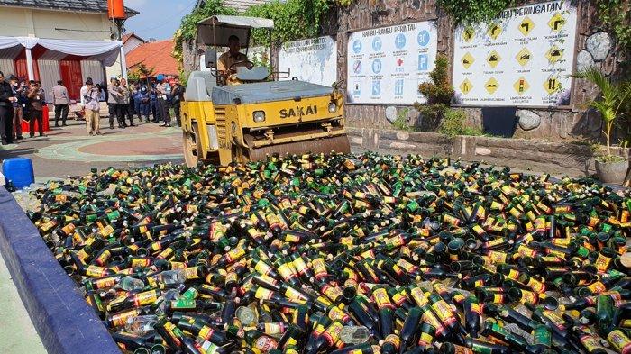 Pemusnahan-miras-hasil-operasi-pekat-menjelangs